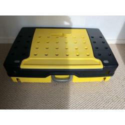 Ikea kinderbureau Sundvik + stoelen Mammut + gratis werkbank