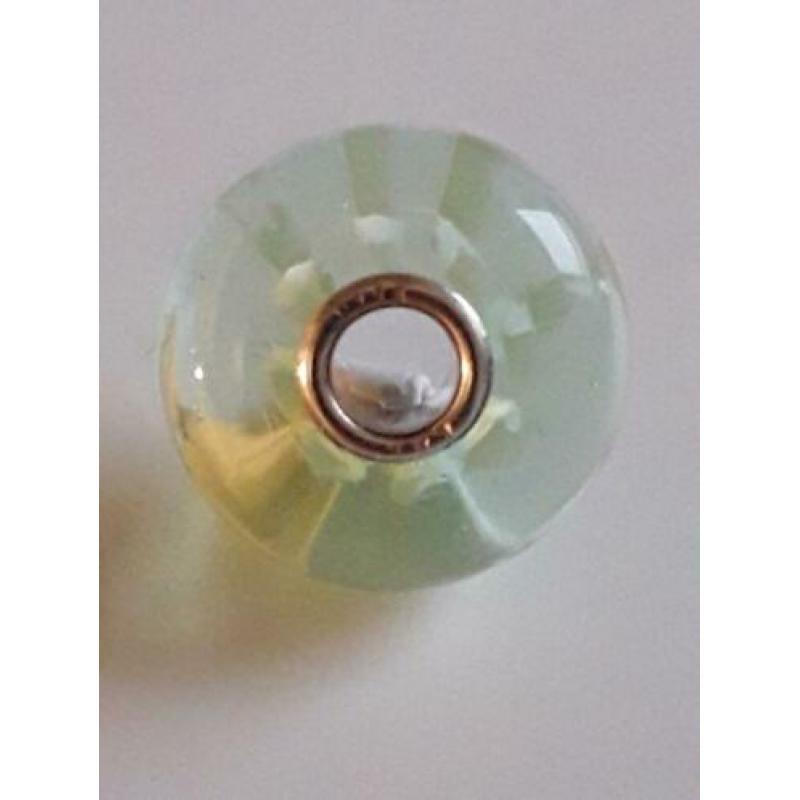 trollbeads licht groene streep