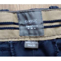 Twee broeken maat 34/30 merk Gap Khakis classics