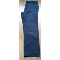 Twee broeken maat 34/30 merk Gap Khakis classics