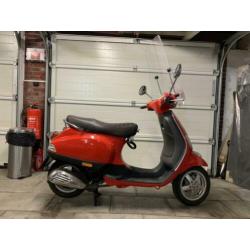 Vespa LX Rood