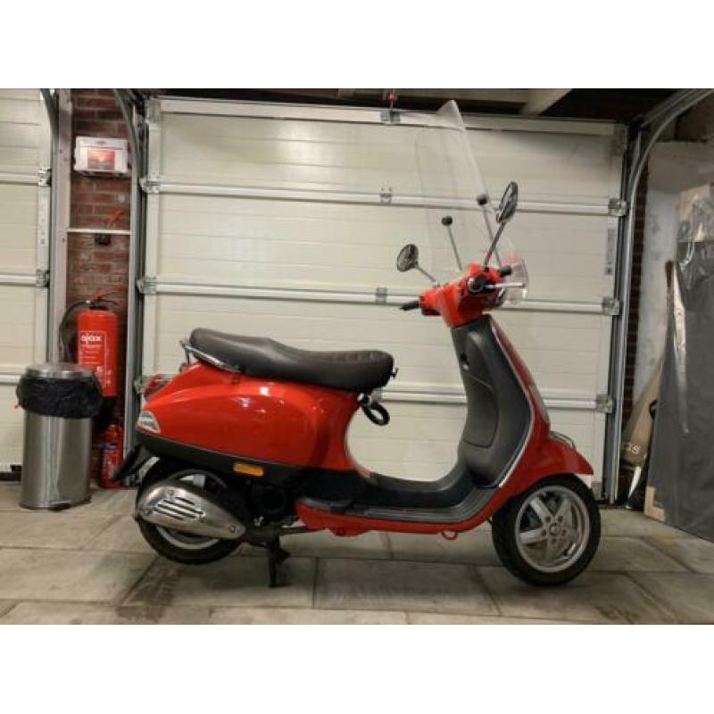 Vespa LX Rood