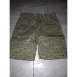 Jongens kleding maat 110 en 116 Shirts en korte broeken maat