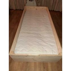 2 x 1 persoons kajuitbed.