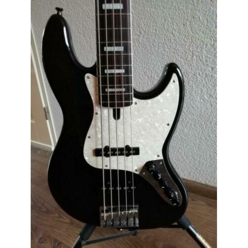 Sire Marcus Miller V7 5 alder