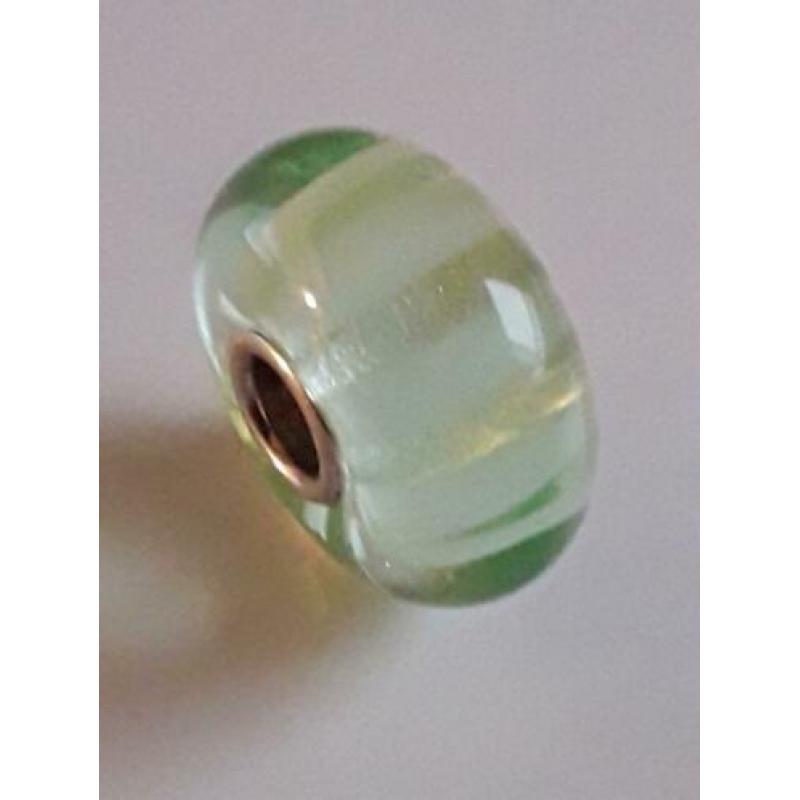 trollbeads licht groene streep