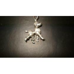 zilveren ketting met zilv.hondje