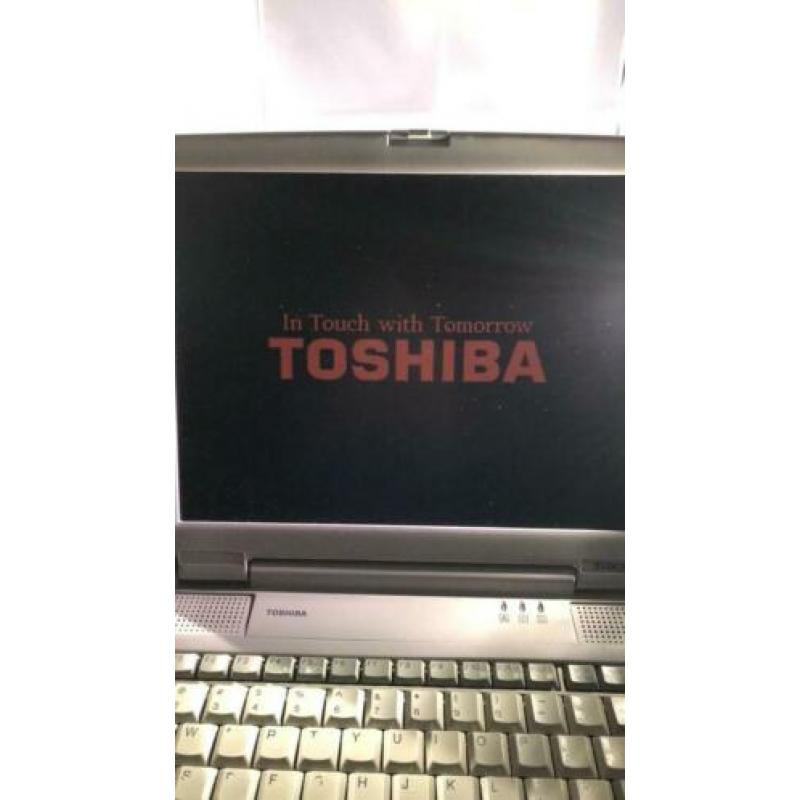 Vintage Toshiba Satellite 310CDT Laptop + opberg tas,oplader