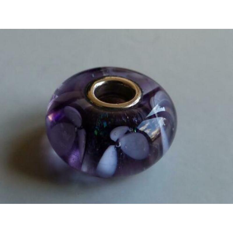 Lila bloemetjes, past ook op TROLLBEADS