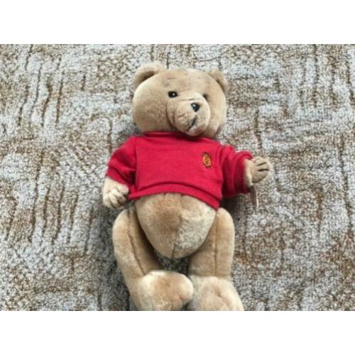 Knuffel beer bruin met rode trui, 32 cm