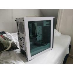 Witte mATX case met groot sidepanel