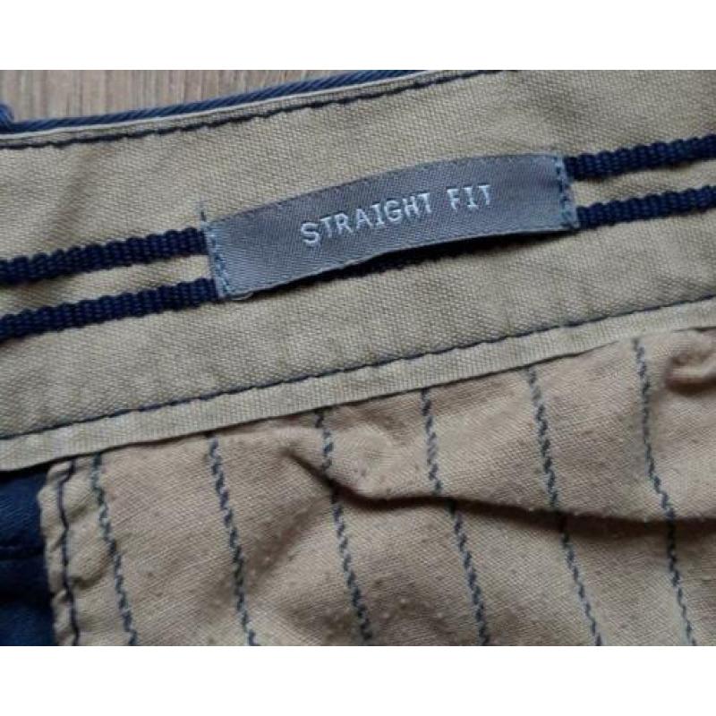 Twee broeken maat 34/30 merk Gap Khakis classics