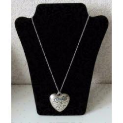 zilverkleurige ketting met bewerkt hart 40 mm