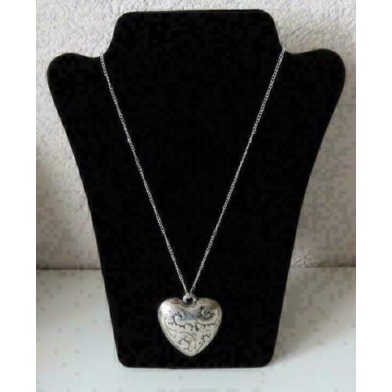 zilverkleurige ketting met bewerkt hart 40 mm