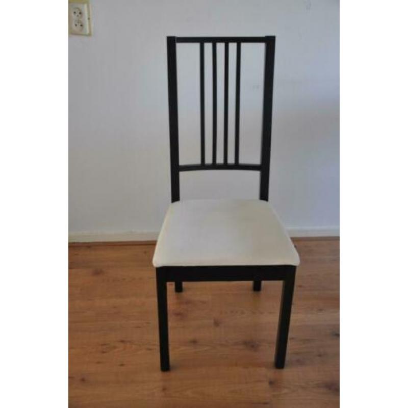 Uitschuifbare eettafel voor 4 personen, incl. 4 stoelen