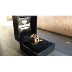Damesring in 14K goud, antiek/retro, met fraaie Granaat