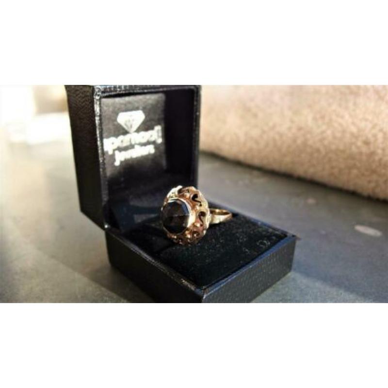 Damesring in 14K goud, antiek/retro, met fraaie Granaat
