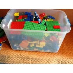 Bak vol duplo heeeeel veel auto,s enz