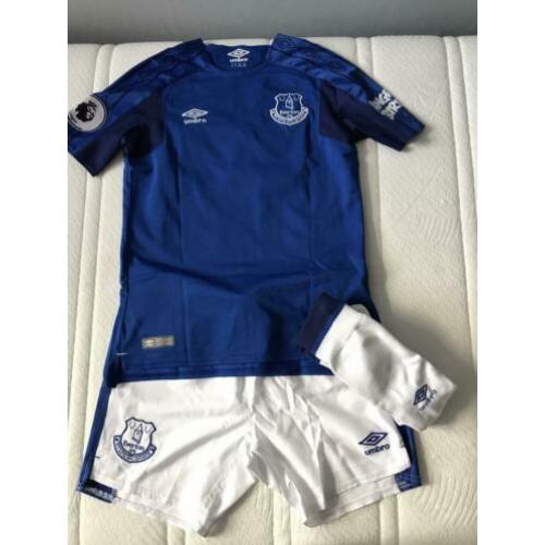 Everton tenues 152.