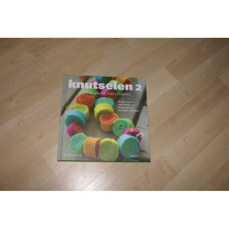 4 knutsel boeken