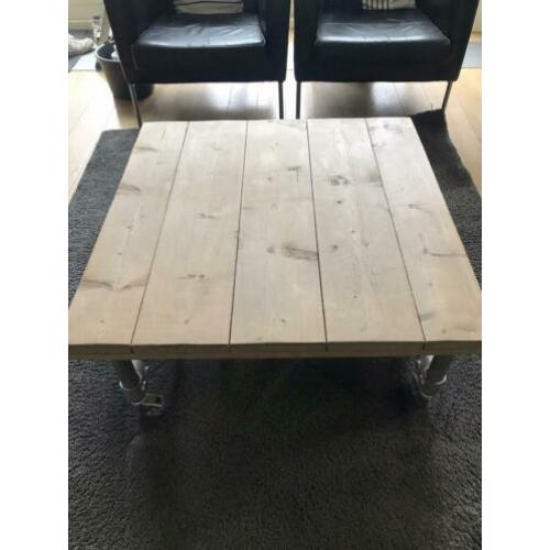 Salontafel steigerhout en buizen op wielen