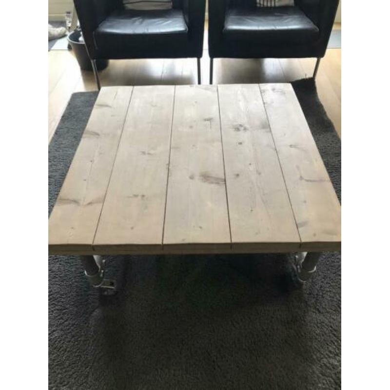 Salontafel steigerhout en buizen op wielen