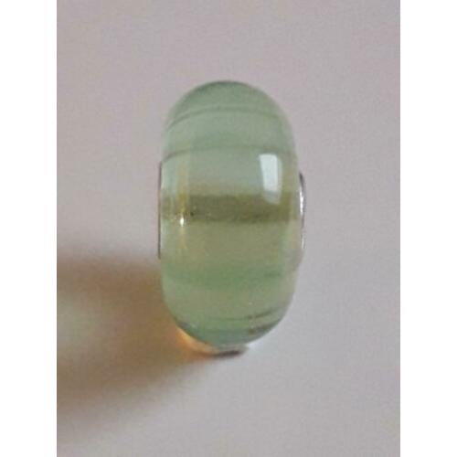 trollbeads licht groene streep
