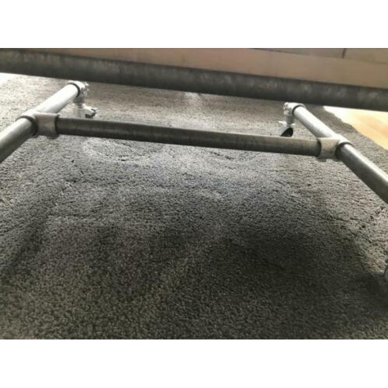 Salontafel steigerhout en buizen op wielen