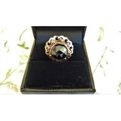 Damesring in 14K goud, antiek/retro, met fraaie Granaat