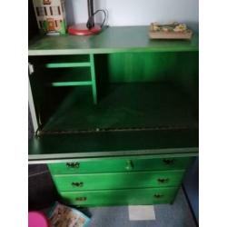Groene ladekast met klep