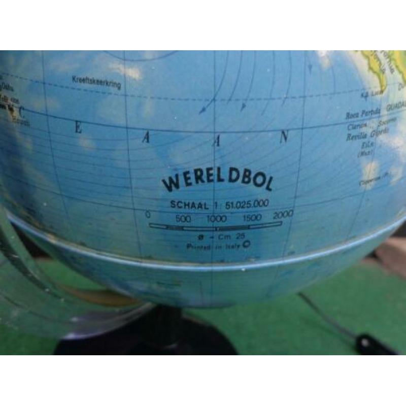 Vintage wereldbol / globe, Schaal 1:51.025.000,made in Italy
