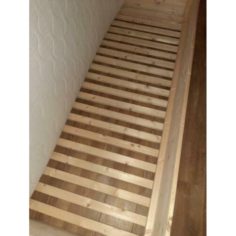 2 x 1 persoons kajuitbed.