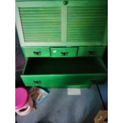 Groene ladekast met klep