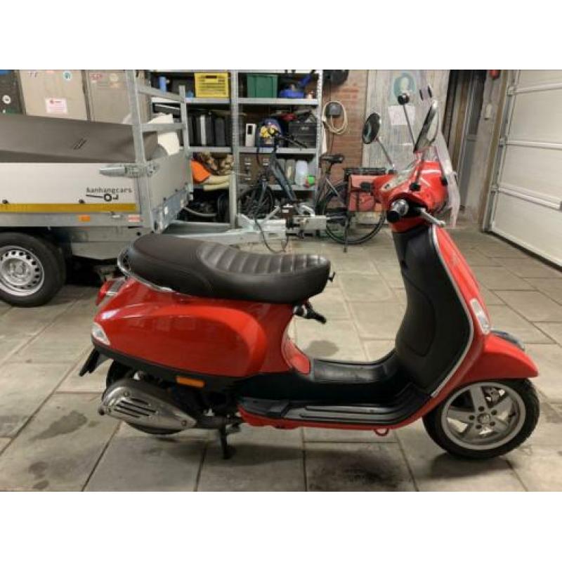 Vespa LX Rood