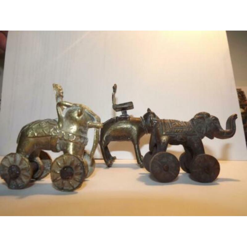 brons , 3 kleine antieke bronzen olifantjes