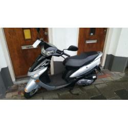Peugeot V-Clic Snorscooter bij ;Scooterforyou, Zwolle
