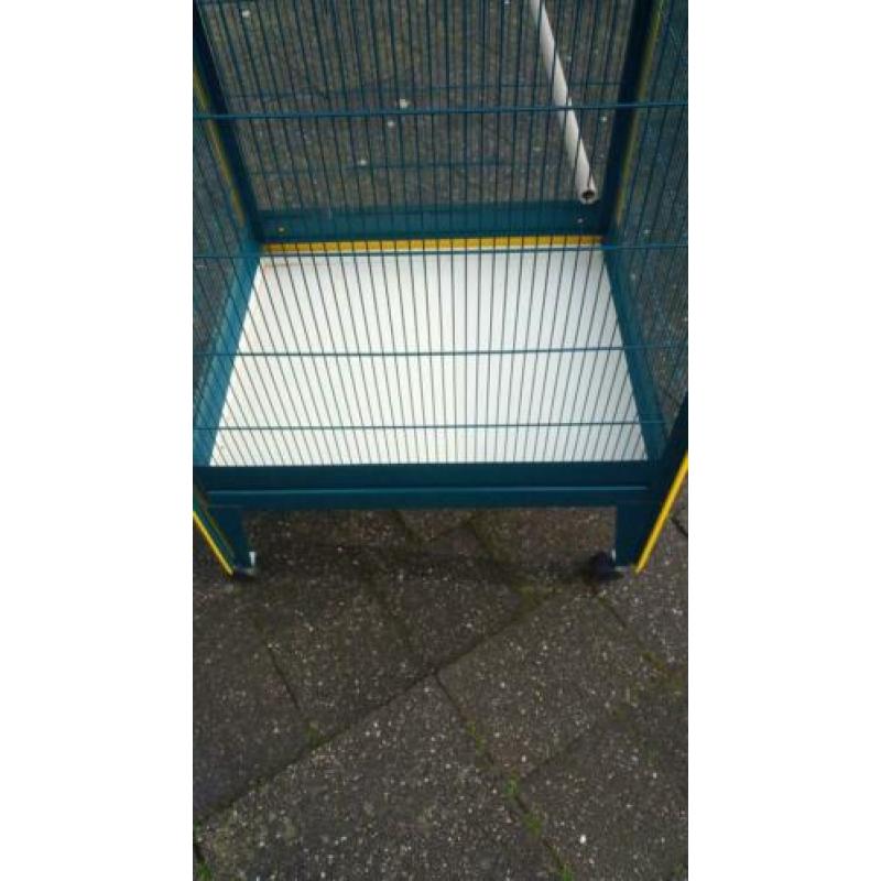Vogelkooi zo goed als nieuw zit in doos. Merk Ferplast.