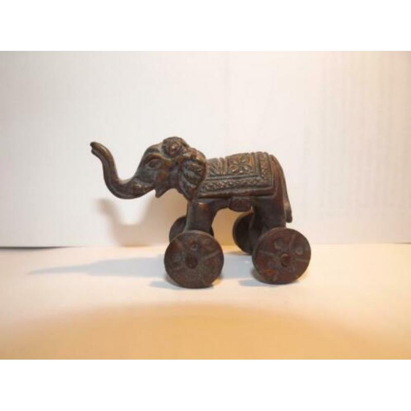 brons , 3 kleine antieke bronzen olifantjes