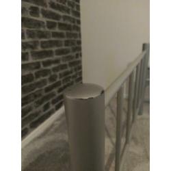Mooi bed/ledikant + IKEA lattenbodem te koop