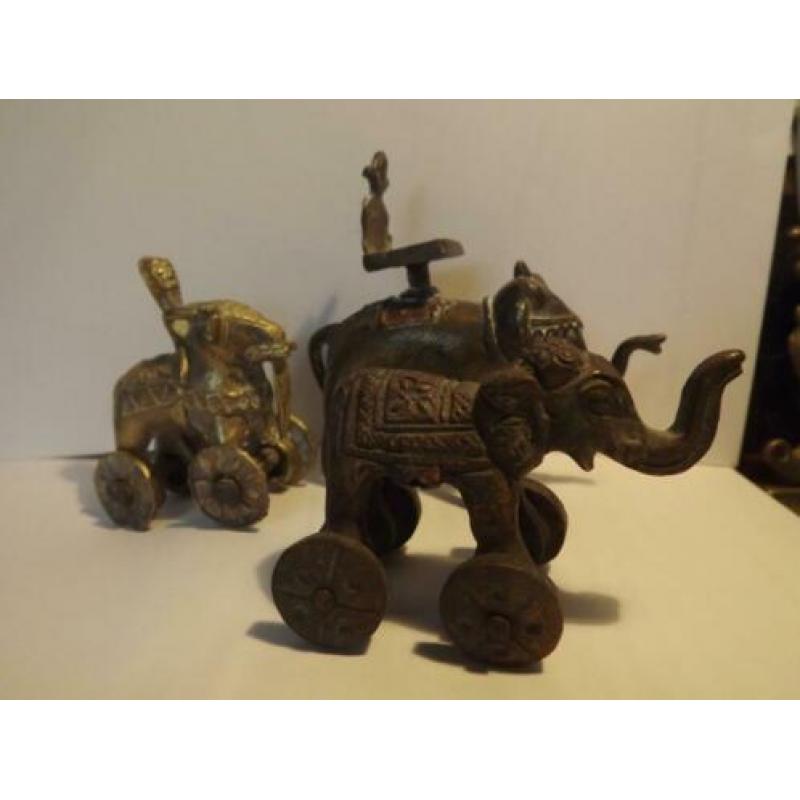 brons , 3 kleine antieke bronzen olifantjes