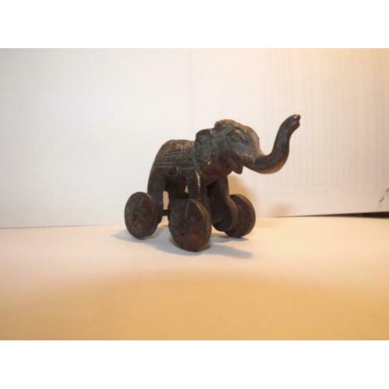 brons , 3 kleine antieke bronzen olifantjes