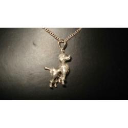 zilveren ketting met zilv.hondje