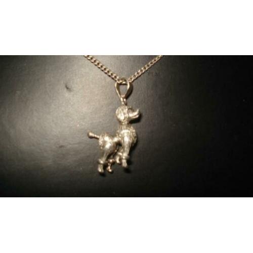 zilveren ketting met zilv.hondje