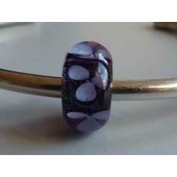 Lila bloemetjes, past ook op TROLLBEADS