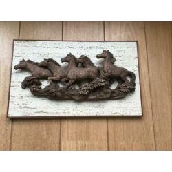 Wanddecoratie / schilderij met paarden in reliëf