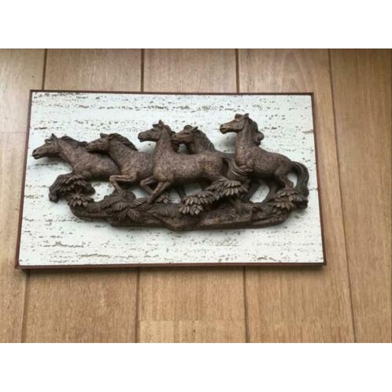Wanddecoratie / schilderij met paarden in reliëf