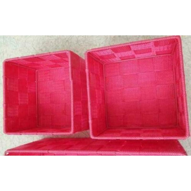 3 vierkante roze manden