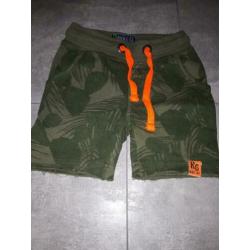 Jongens kleding maat 110 en 116 Shirts en korte broeken maat