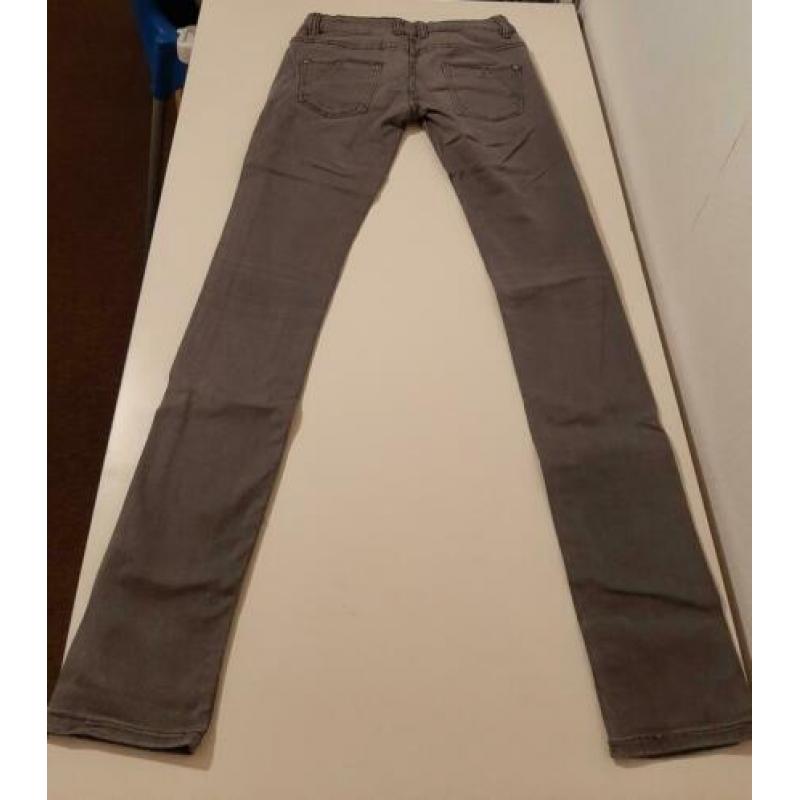 Grijs-bruine lage skinny jeans (maat 34 XS)