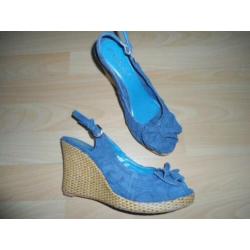 NIEUWSTAAT! Kayla Shoe; Leuke sleehak schoenen; maat 37
